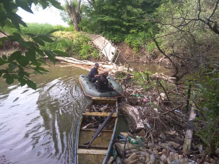 МАРСіани та активісти рятують річку Ворону від сміття (ФОТО)