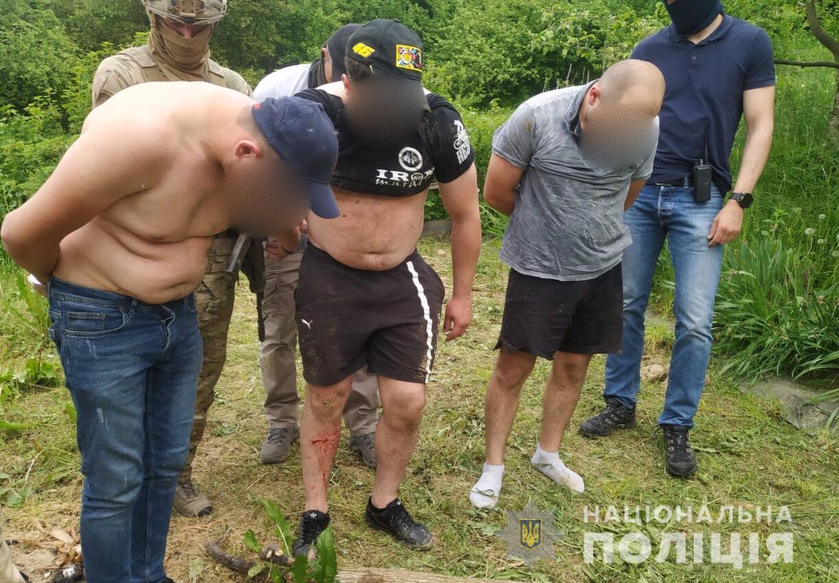 СБУ і поліція викрила потужну групу прикарпатських наркодилерів: свій товар продавали через Telegram