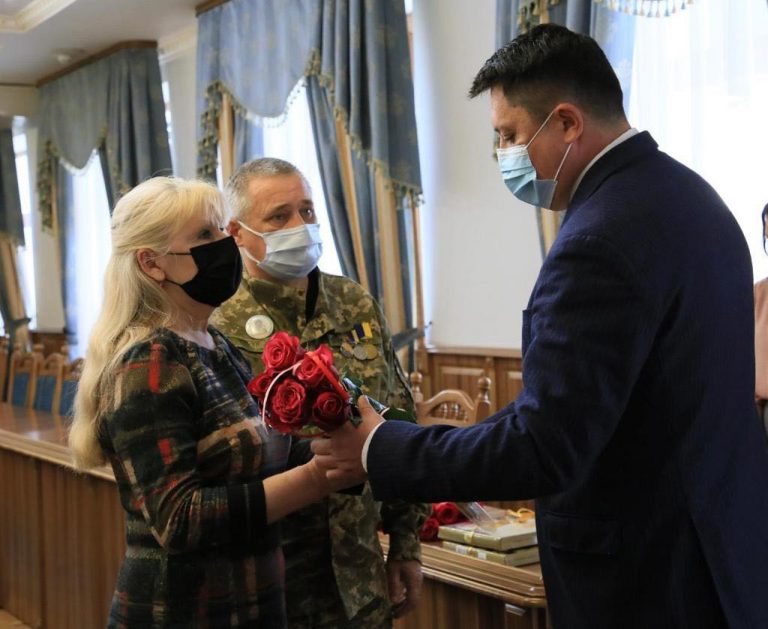 Андрій Бойчук вручив сім’ям загиблих добровольців з Прикарпаття ордени “За мужність” III ступеня (ФОТО)