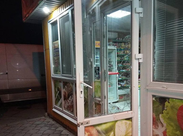 На Коновальця двоє франківців намагалися пограбувати продуктовий магазин – не вийшло (ФОТО)