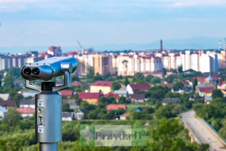 Для туристів Вовчинецького пагорба встановили надпотужний бінокль (ФОТО)