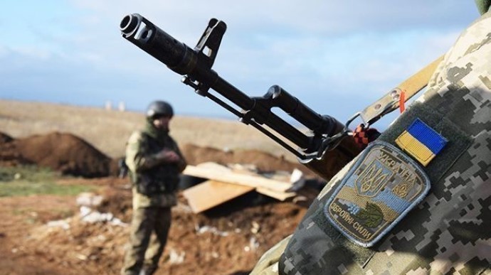 На Донбасі від осколкового поранення загинув український військовий