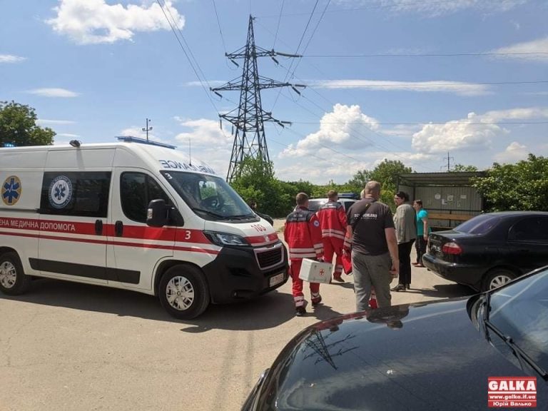 Жінку відкинуло на кілька метрів: очевидці розповіли про вибух на газопроводі неподалік Франківська (ФОТО, ВІДЕО)