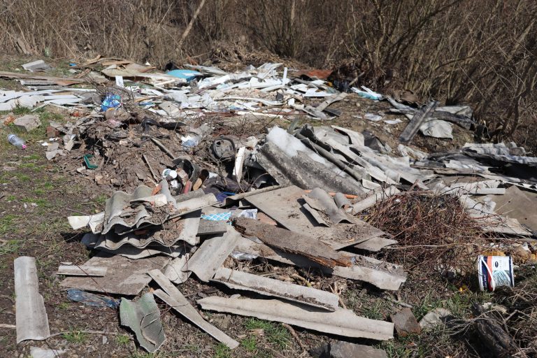 В Ямниці люди “відновили” стихійне сміттєзвалище (ФОТО)