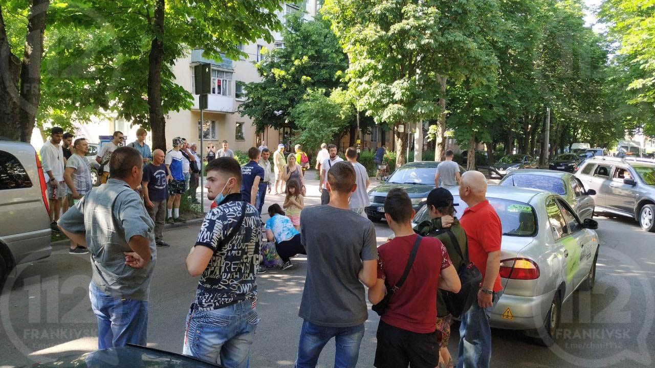 У Франківську  на пішохідному переході збили хлопчика (ВІДЕО 18+)