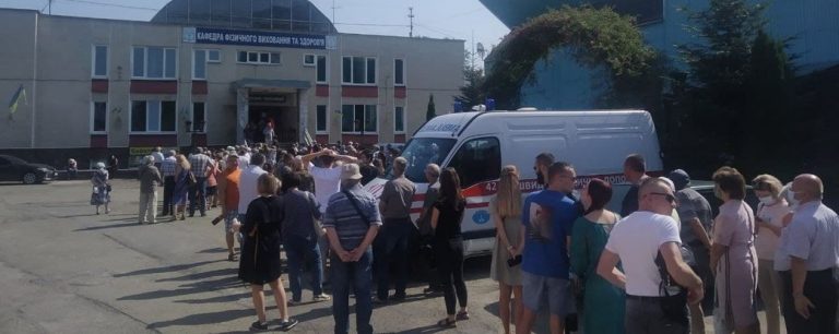 У Франківську від ранку у центрі вакцинації щепили понад 250 людей