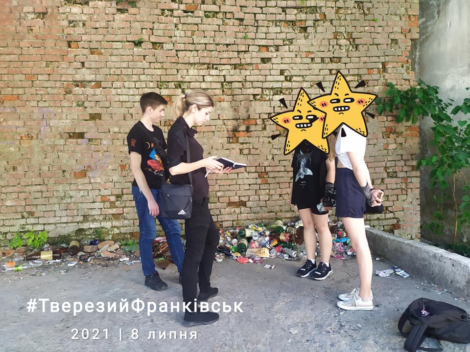 У Франківську за куріння дітей на батьків склали протоколи (ФОТО)