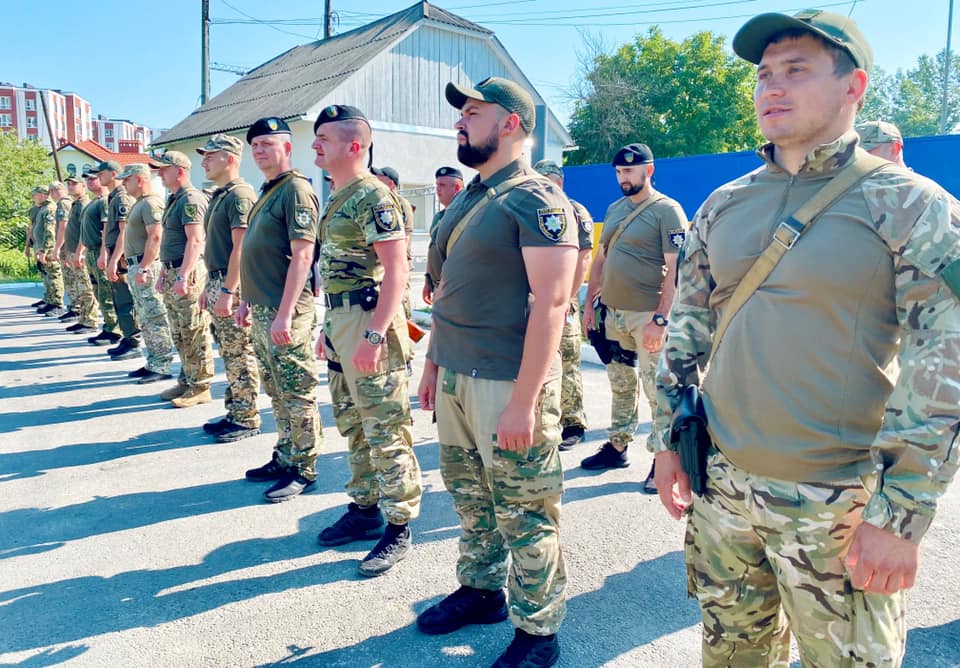 30 поліціянтів з Прикарпаття вирушили на Схід (ФОТО)