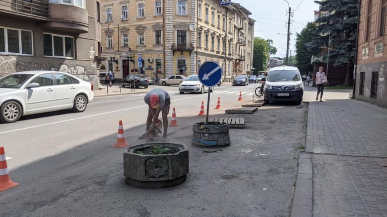 Як змінилось перехрестя вулиць Коновальця та Січових Стрільців у Франківську (ФОТО)
