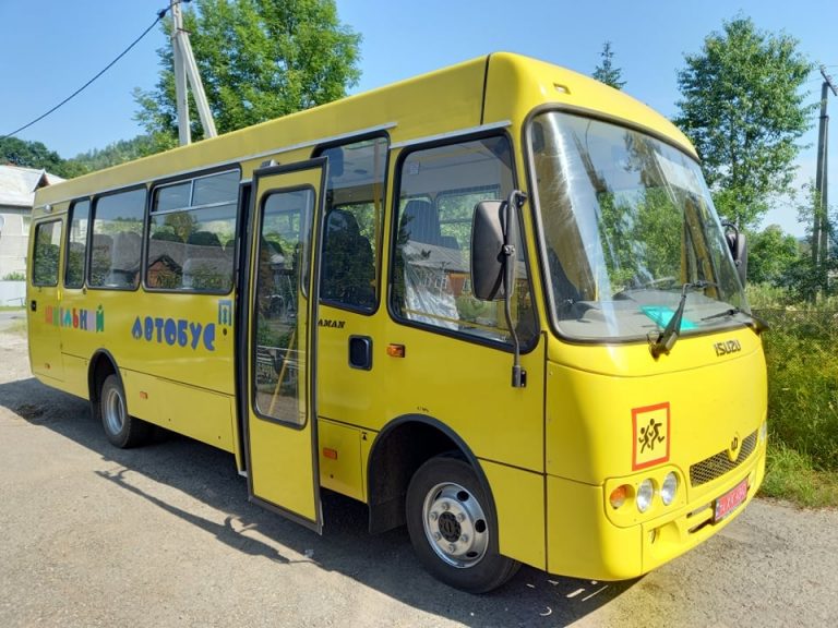 Для учнів Яворівського ліцею закупили новий шкільний автобус за 2,3 мільйони гривень (ФОТО)