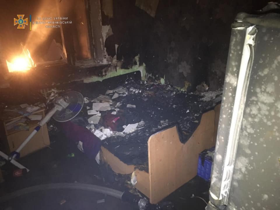 На пожежі в Пасічній евакуювали майже сто людей (ФОТО)