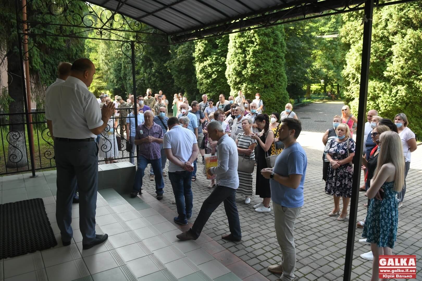 З чергою і сварками: на Мазепи запрацював центр вакцинації (ФОТО)