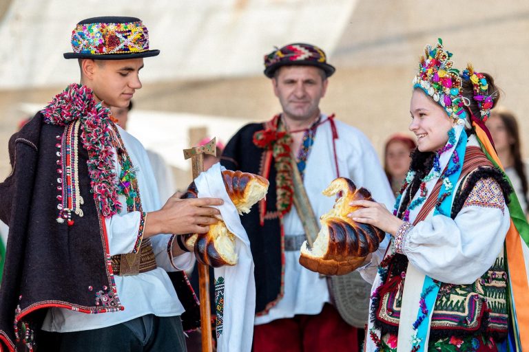 У Косові відбувся унікальний показ гуцульської моди “Лудинє-Фамілія” (ФОТО)