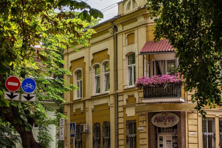 Добірка заквітчаних балконів з Івано-Франківська (ФОТО)
