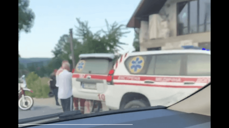 У Делятині зіткнулися мікроавтобус та мотоцикл, є травмовані