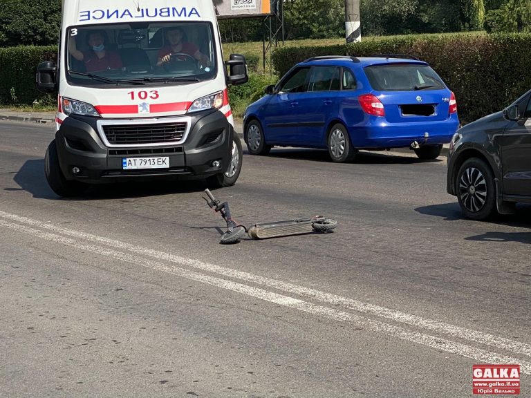 На Набережній дівчина із електросамокатом потрапила під колеса авто (ФОТО)