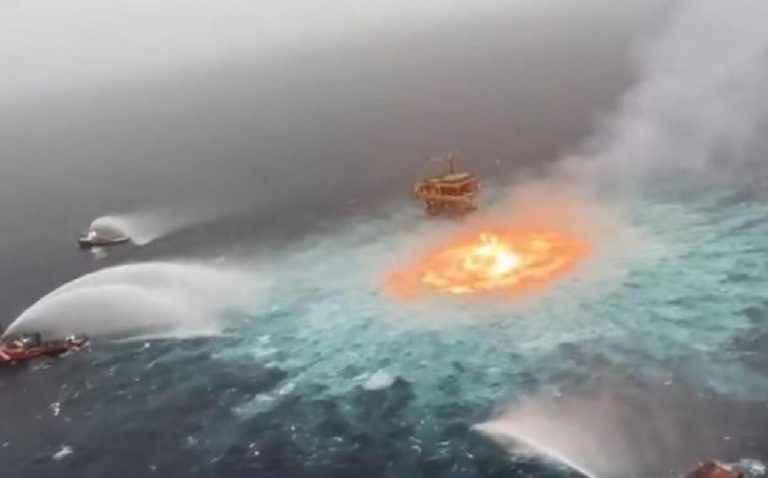 Наче ворота пекла: У Мексиканській затоці під водою горить нафтовий трубопровід (ВІДЕО)