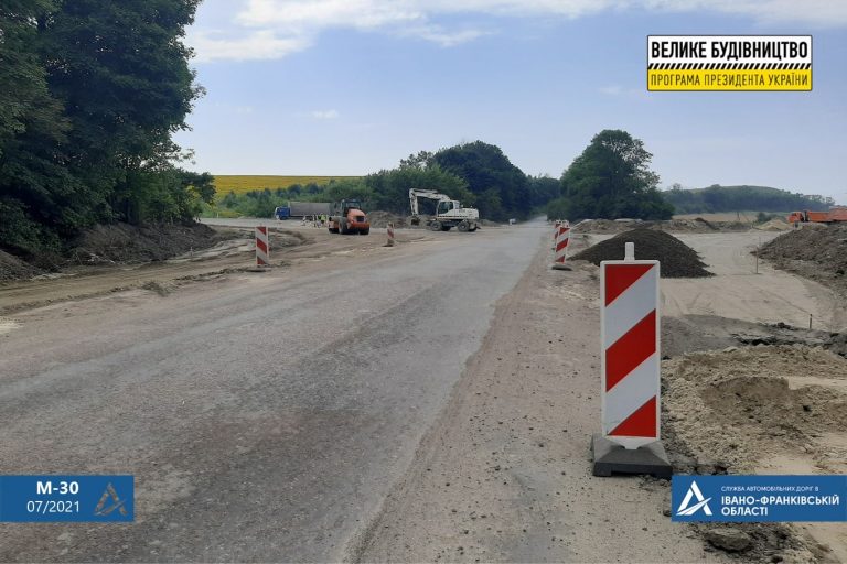 На об’їзній Рогатина облаштовують кільце (ФОТО)