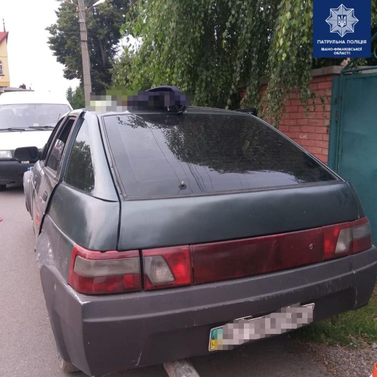 У Франківську патрульні виявили п’яного водія, і щось, схоже на наркотики, у його пасажира (ФОТО)