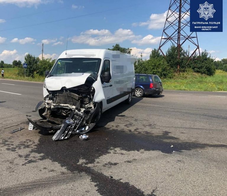 110 аварій за 20 днів: прикарпатців вкорте закликають не порушувати ПДР (ФОТО)