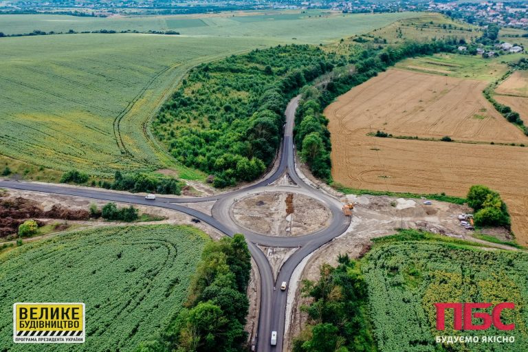 Кільцеву розв’язку облаштували на об’їзній Рогатина (ФОТО)
