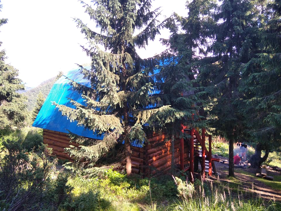 На Прикарпатті небайдужі відновили туристичну локацію (ФОТО)