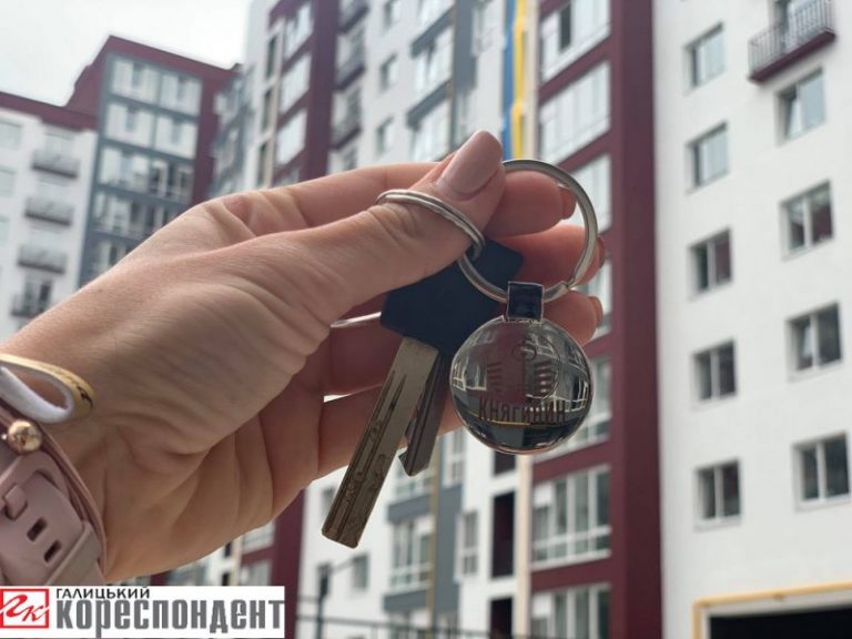 Понад пів тисячі квартир: “Спілка забудівників” вручила ключі першим мешканцям житлового району “Княгинин” (ФОТО)