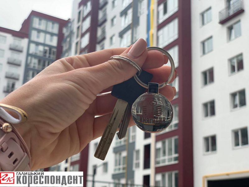 Понад пів тисячі квартир: “Спілка забудівників” вручила ключі першим мешканцям житлового району “Княгинин” (ФОТО)