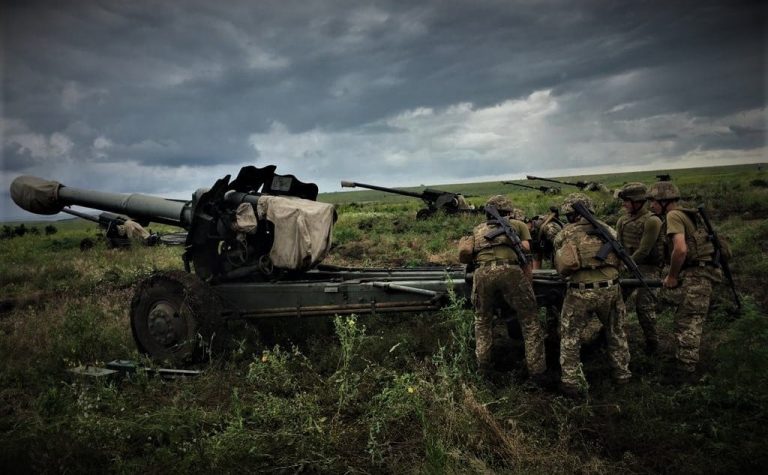 На Донбасі внаслідок обстрілів бойовиків загинув український військовий