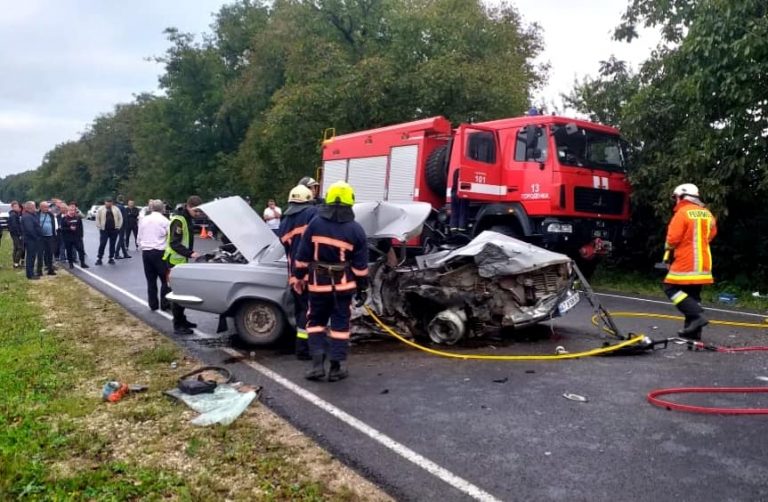 Постраждали 5- та 12-річна дитина: деталі смертельної аварії на Городенківщині (ФОТО)