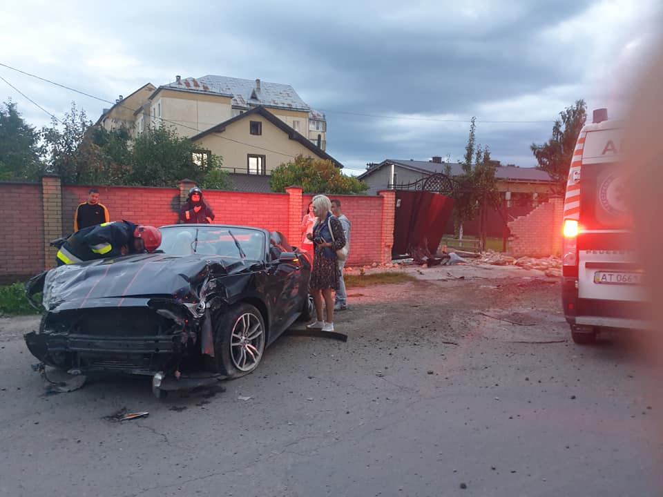 Медики не зафіксували сп’яніння у водійки, котра розбила Форд Мустанг у Тисмениці
