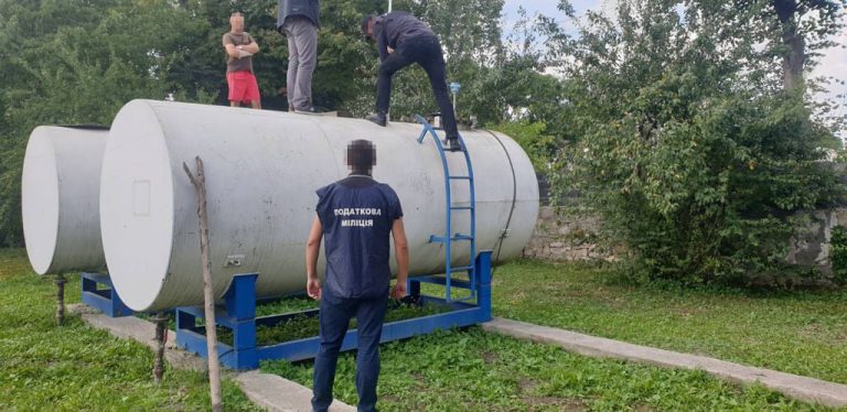 Мережу підпільних АЗС ліквідували на Прикарпатті (ФОТО)