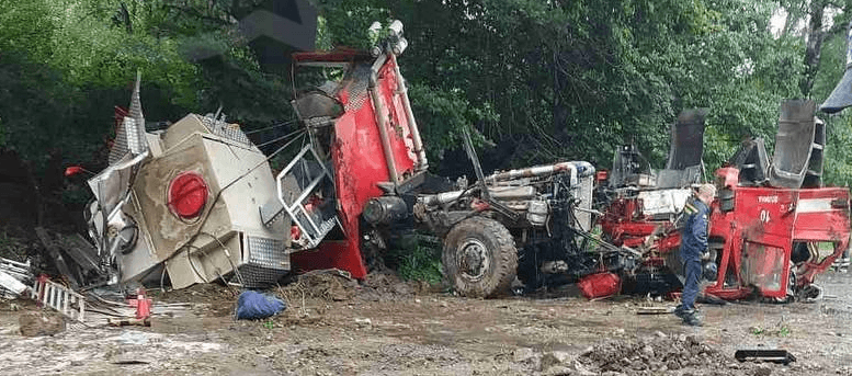 На Долинщині перекинувся автомобіль пожежної служби – травмувалися рятувальники (ФОТО, ОНОВЛЕНО)