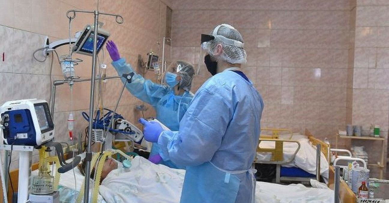 В Індії закривають школи через спалах загадкової лихоманки: померли десятки дітей