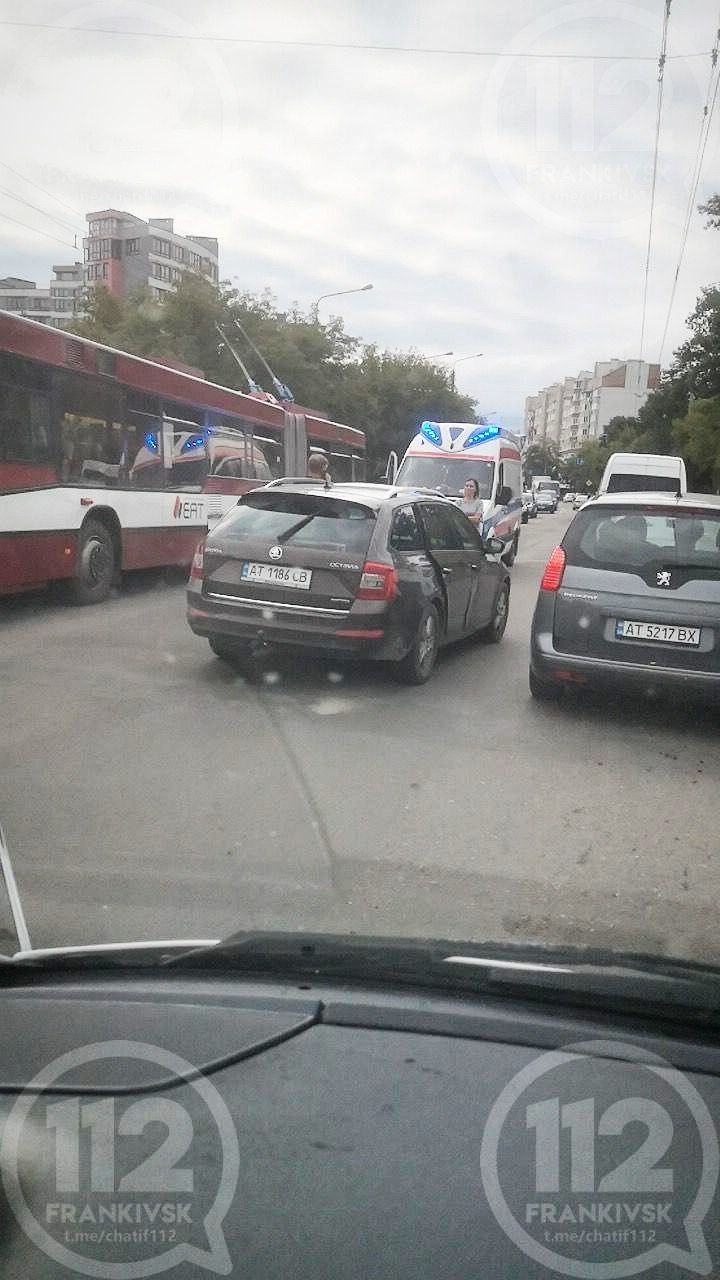 Рух у Пасічну та з неї ускладнений через три ДТП (ФОТОФАКТ)