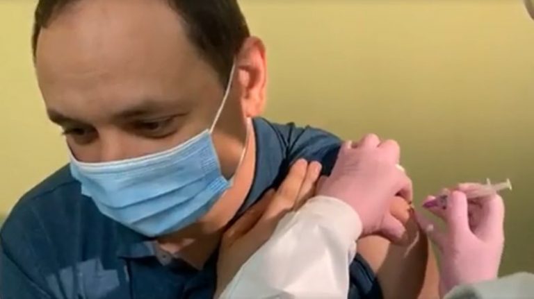 Мер Франківська погрожує “вільним ринком праці” невакцинованим чиновникам виконкому і комунальних підприємств