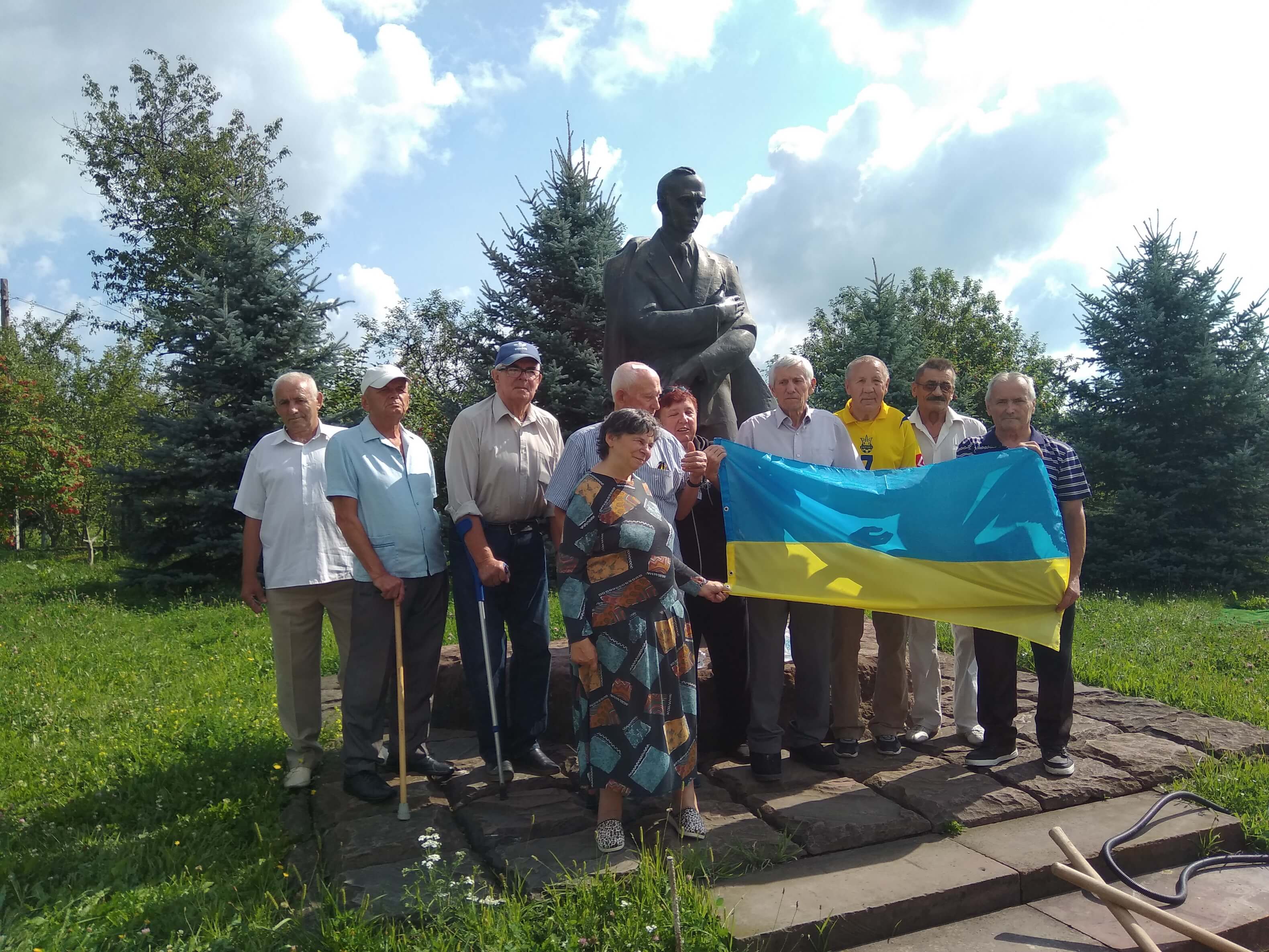 Підопічні франківського геріатричного пансіонату відвідали музей Степана Бандери (ФОТО)