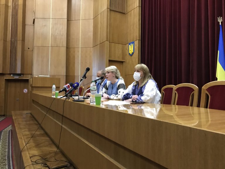 У Франківську заступниця Міністра охорони здоров’я та медики з’ясовували причини низької вакцинації в області (ФОТО)