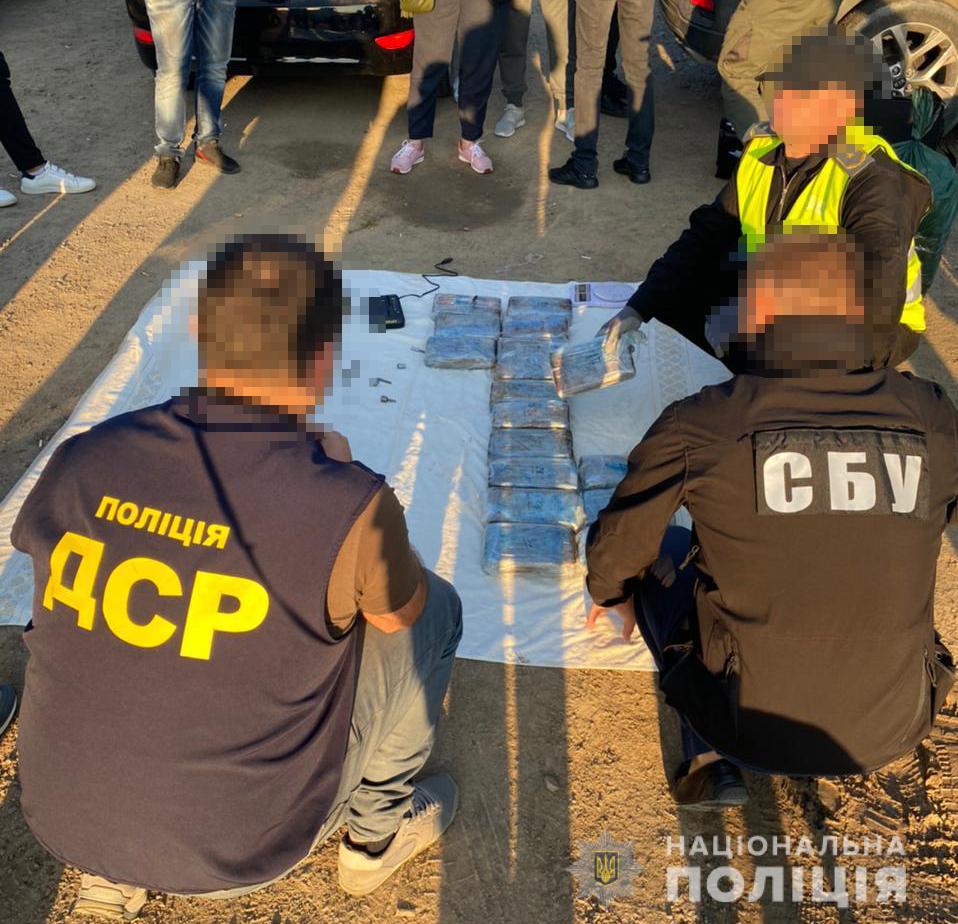 Кокаїн серед бананів: на Одещину з Еквадору привезли наркотиків на $10 мільйонів