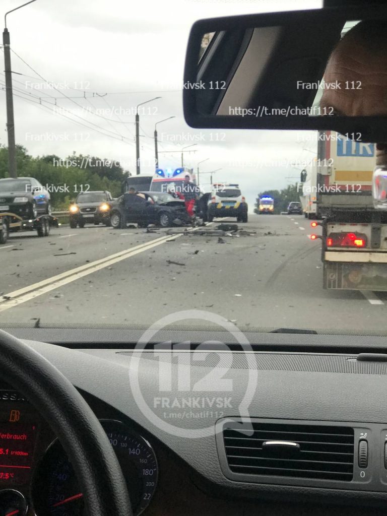 В Ямниці під Івано-Франківськом– масштабна аварія з потерпілими (ФОТО, ВІДЕО)