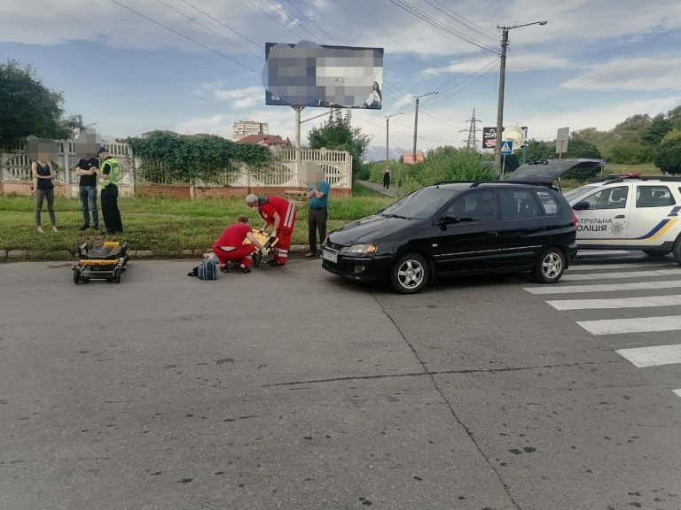 На Набережній під колеса авто потрапив 65-річний чоловік (ФОТО)