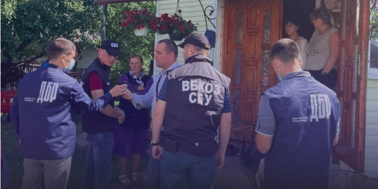 Поліціянта з Верховини взяли на хабарі – допомагав незаконно перевезти ведмедя