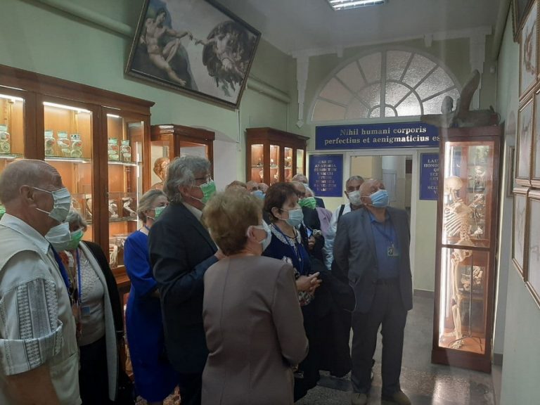 У Франківську зустрілися випускники, які закінчили медуніверситет 50 років тому (ФОТО)