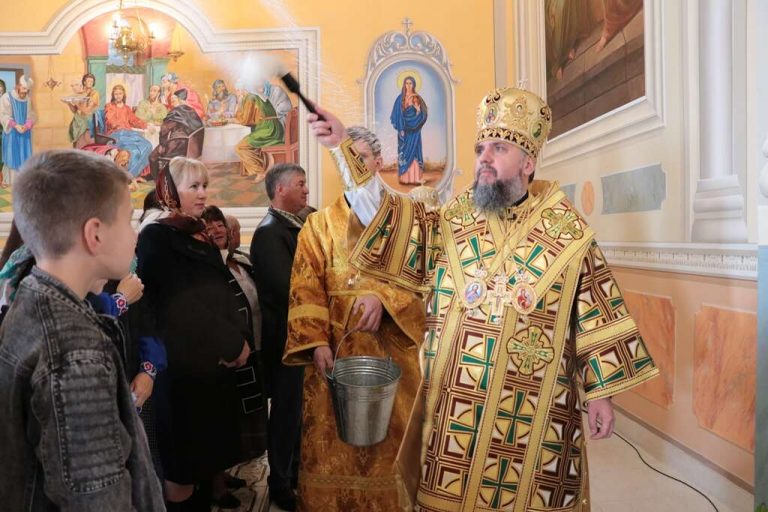 Митрополит Епіфаній освятив храми у селі Бабче та в Манявському монастирі (ФОТО)