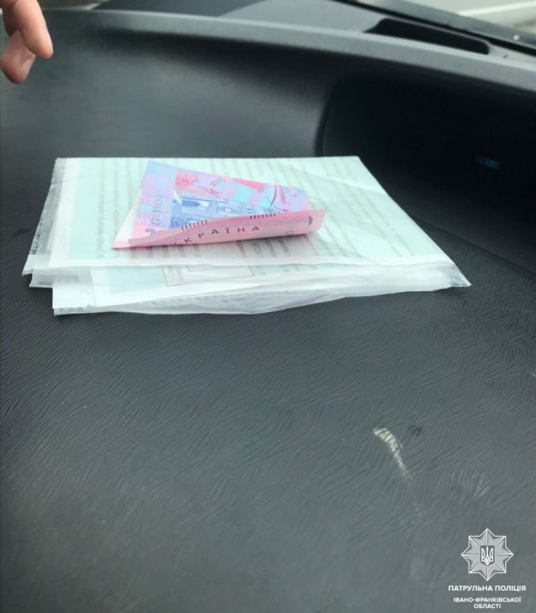 У Заболотові водій-порушник пропонував патрульним 200 гривень хабаря (ФОТОФАКТ)
