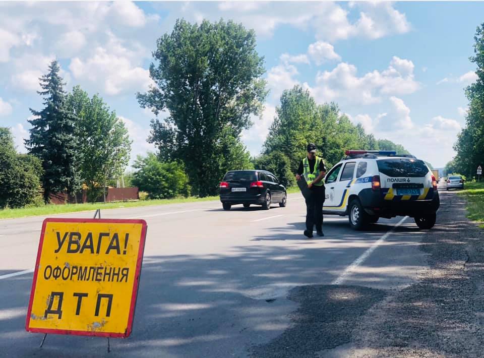 З’явилися фото та подробиці ДТП у Франківському та Надвірнянському районах