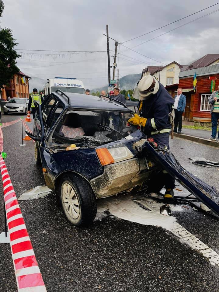 Поліція повідомила деталі ДТП в Микуличині, де травмувався чоловік (ФОТО)