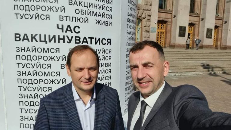 “Роги й копита” не виросли: секретар міськради прозвітувався про стан після вакцинації