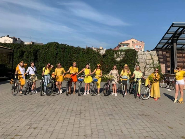 “Золотий” велопробіг: десятки франківок на роверах каталися містом (ФОТО)