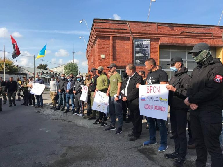 “Правий Сектор” бойкотує мережу заправок “БРСМ-нафта” через фінансування московського патріархату та партії Шарія